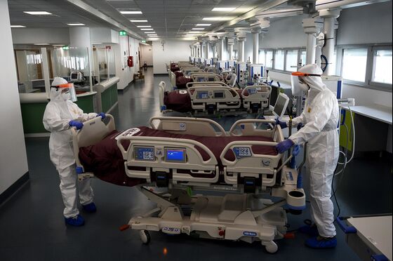 Hospitals Swamped as Italy-Spain Virus Deaths Surpass 17,000