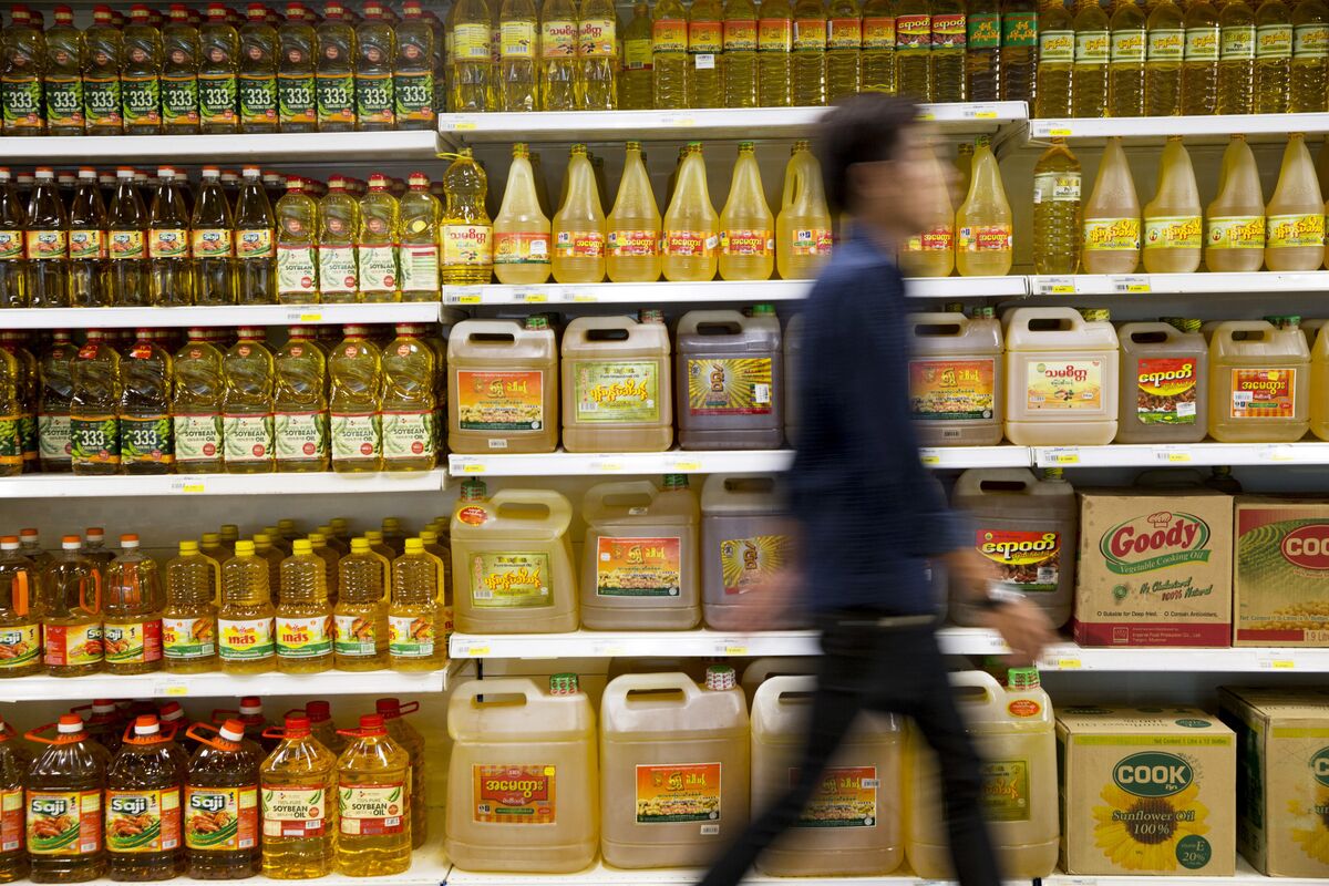 Myanmar Tightens Fuel, Cooking Oil Imports While Ensuring Supply