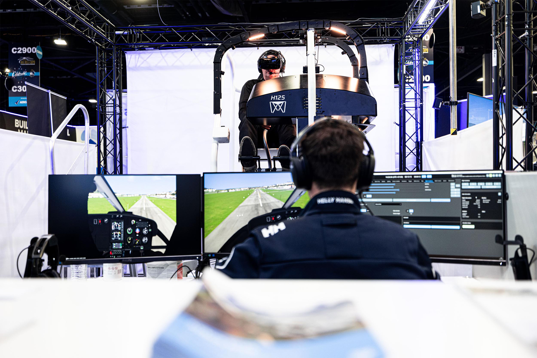 Are VR flight simulators the future of pilot training?