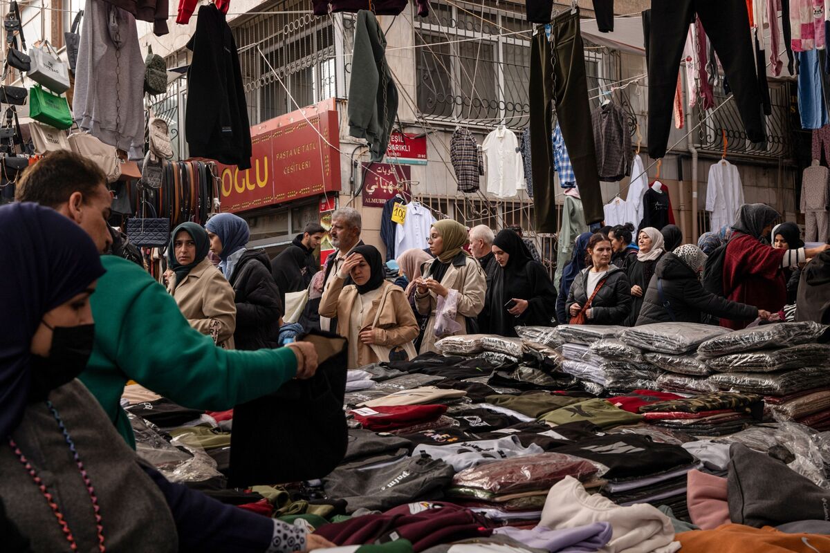 Turkish Inflation Slows by Most Since 1995 Before Spending Binge