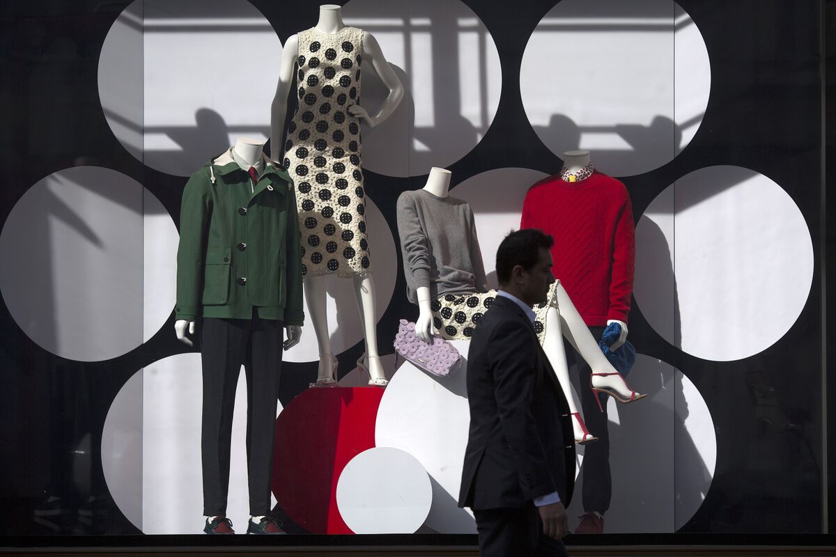 Burberry Is Changing Its Logo for First Time in Two Decades - Bloomberg