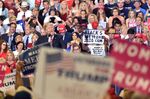 アリゾナ州での集会で演説するトランプ氏。