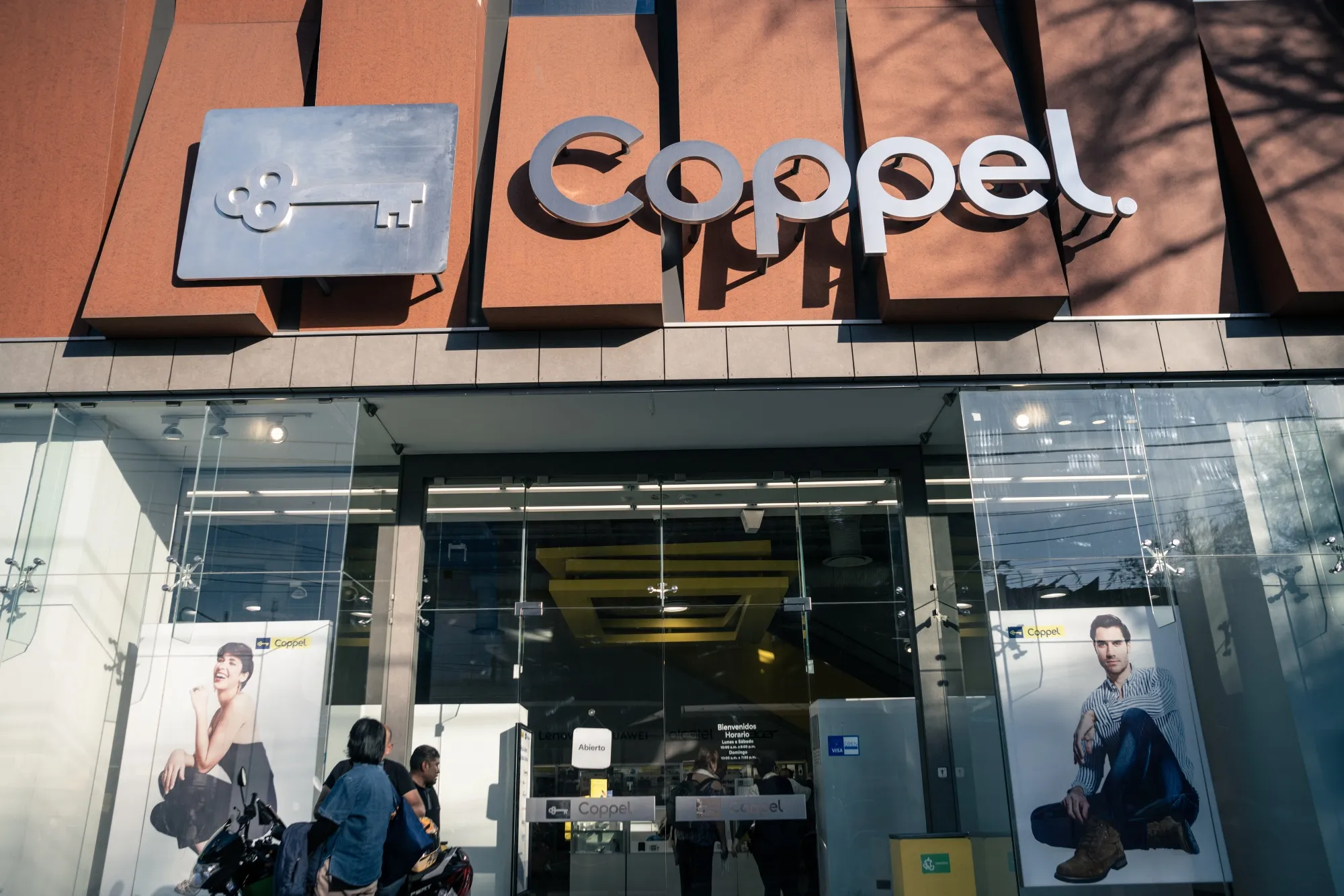 En junio, el grupo anunció&nbsp;planes para gastarUS$4.300 millones&nbsp;en cinco años en inversiones que incluyen una nueva plataforma de comercio electrónico, con el objetivo de duplicar la proporción de transacciones digitales al 20% de las ventas totales.