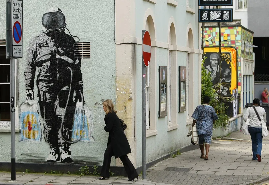 "A weirdly science fictional city": Bristol, and its famous graffiti scene, helped inspire a new novel about the cities of a post-internet world.