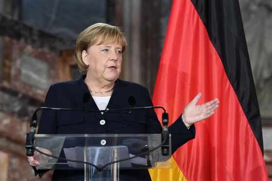 Merkel Pushes Back Against Escalation in EU Clash With Poland