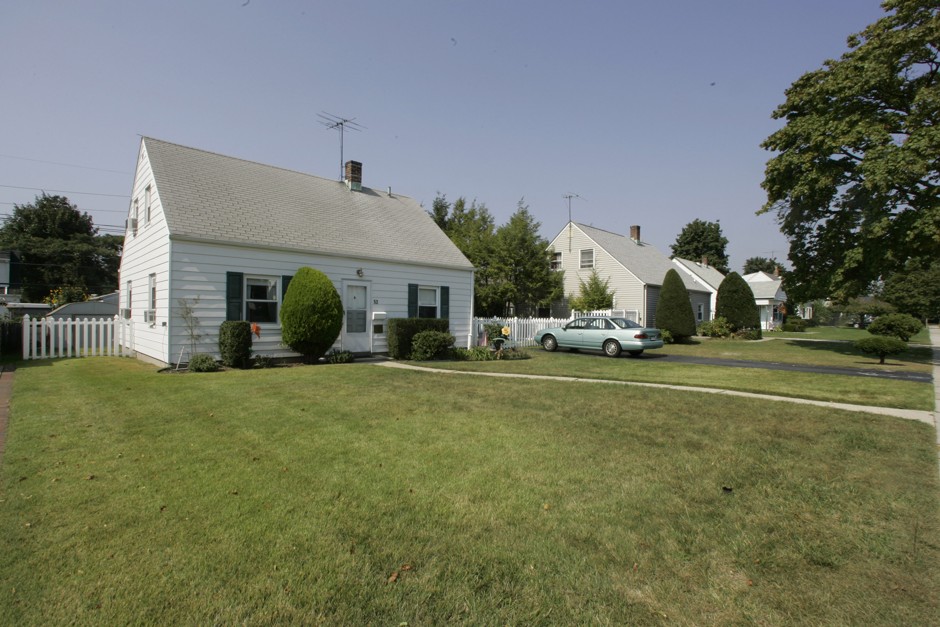 A 2007 photo of 52 Oaktree Lane in Levittown, New York.