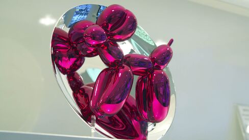 The latest magenta version of the Koons x Bernardaud collaboration.