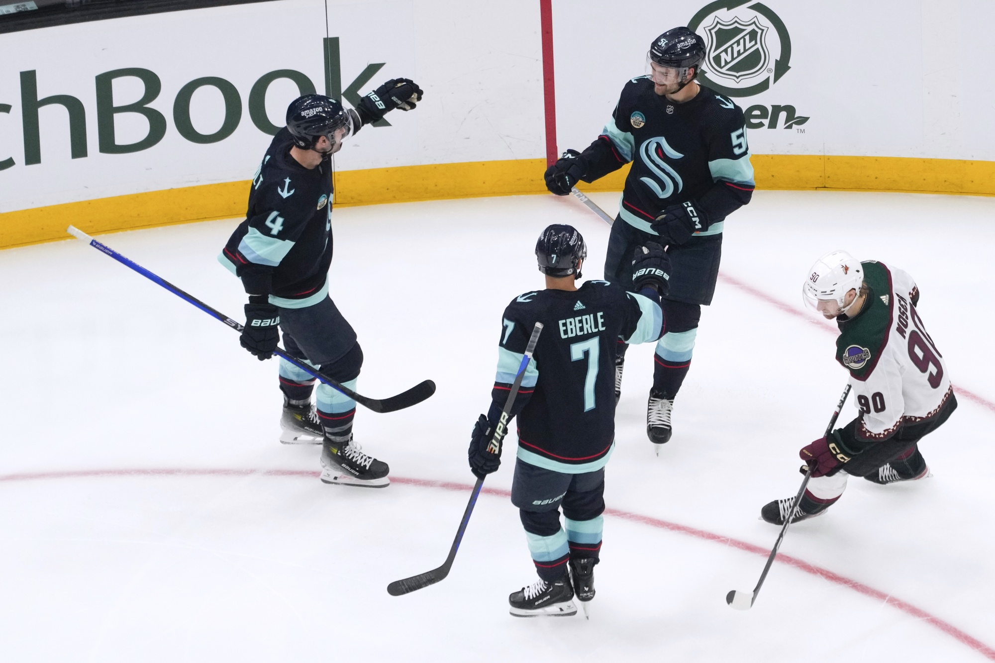 AHL call-up Shane Wright scores 4th goal in 4 games, sparks Kraken to 5-0  win over Coyotes - Bloomberg