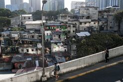 Philippines Cuts Growth Targets, Widens Projected Budget Gap