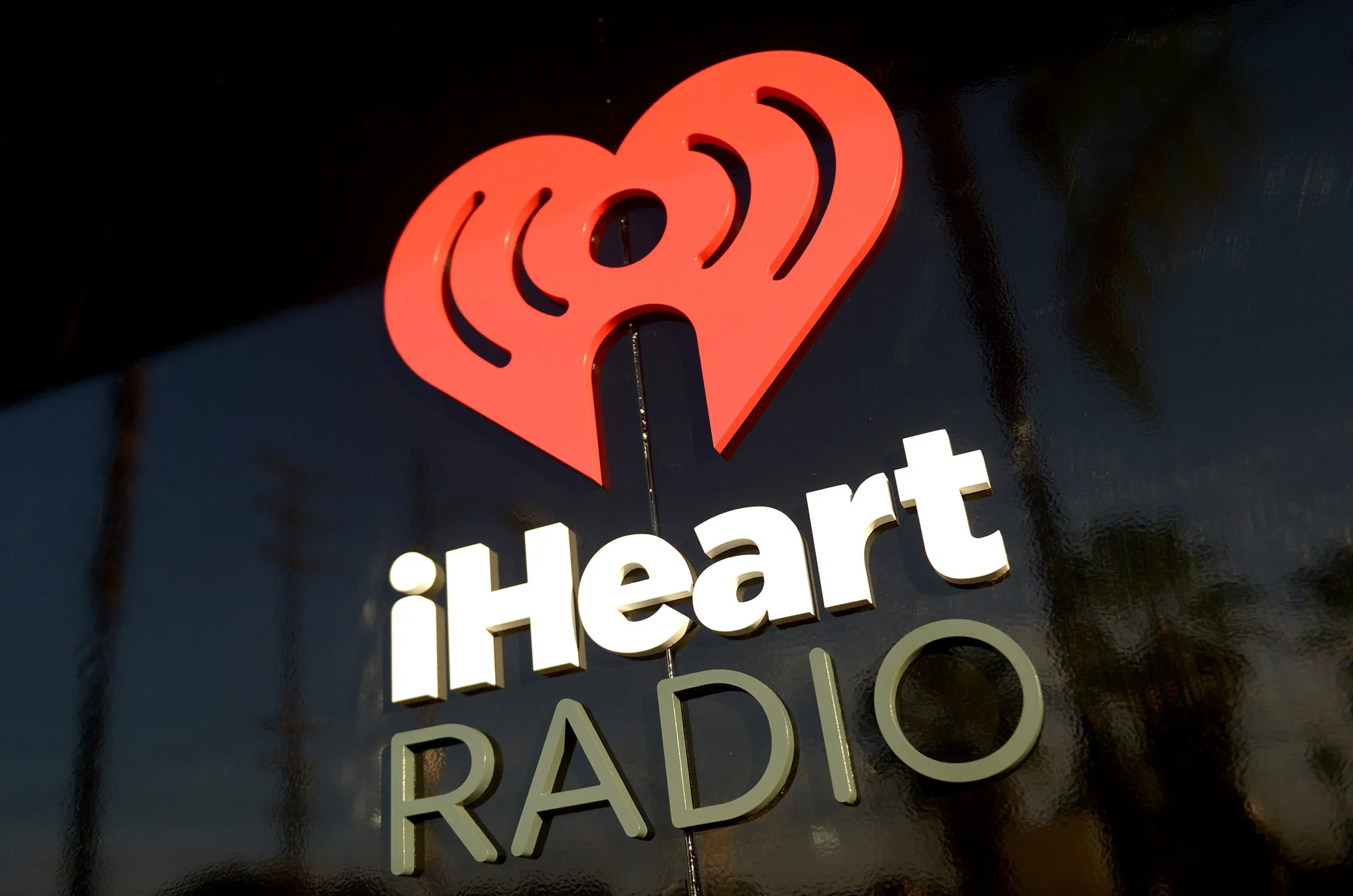 1489658124_iHeart-radio