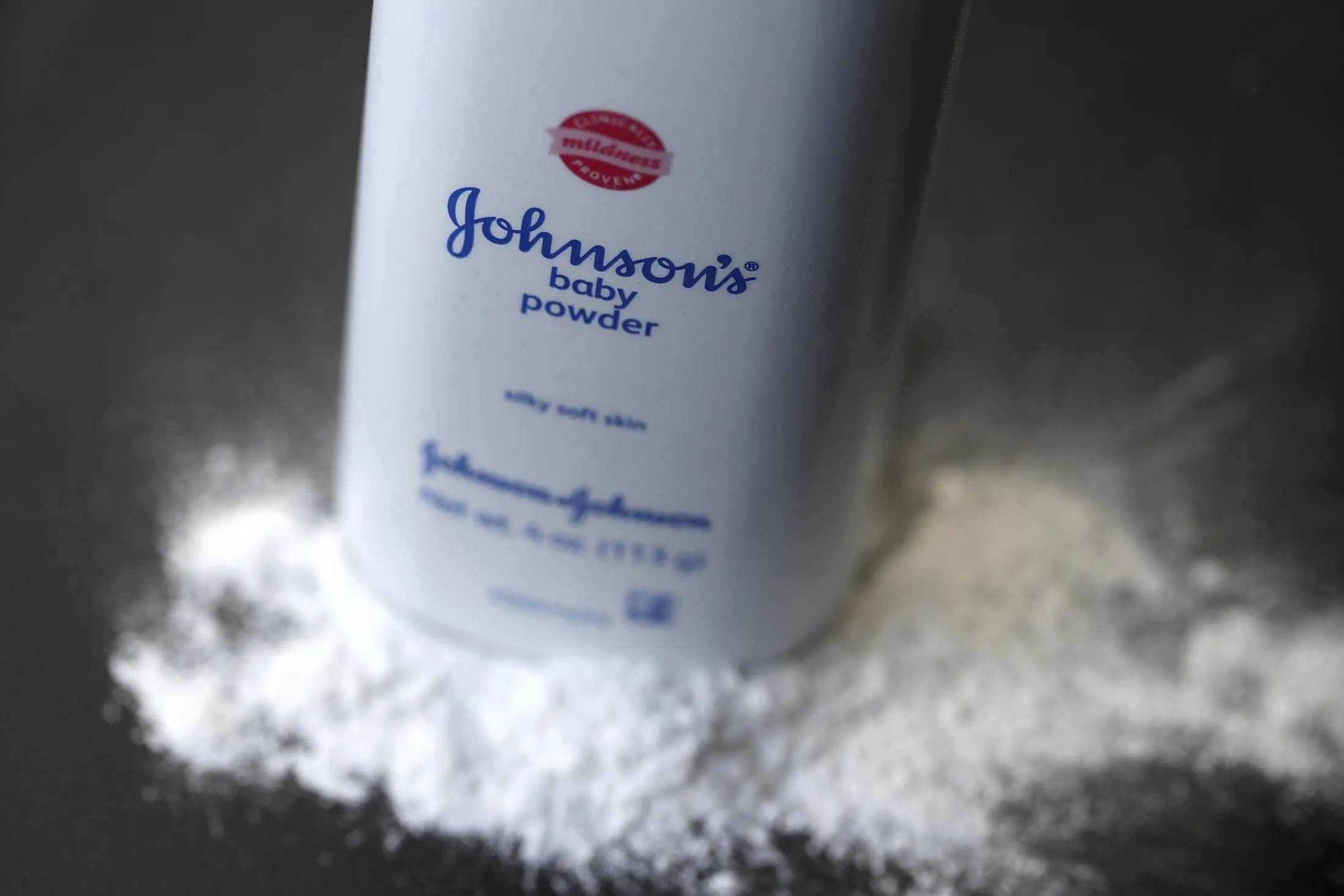 Johnson &amp; Johnson's baby powder&nbsp;