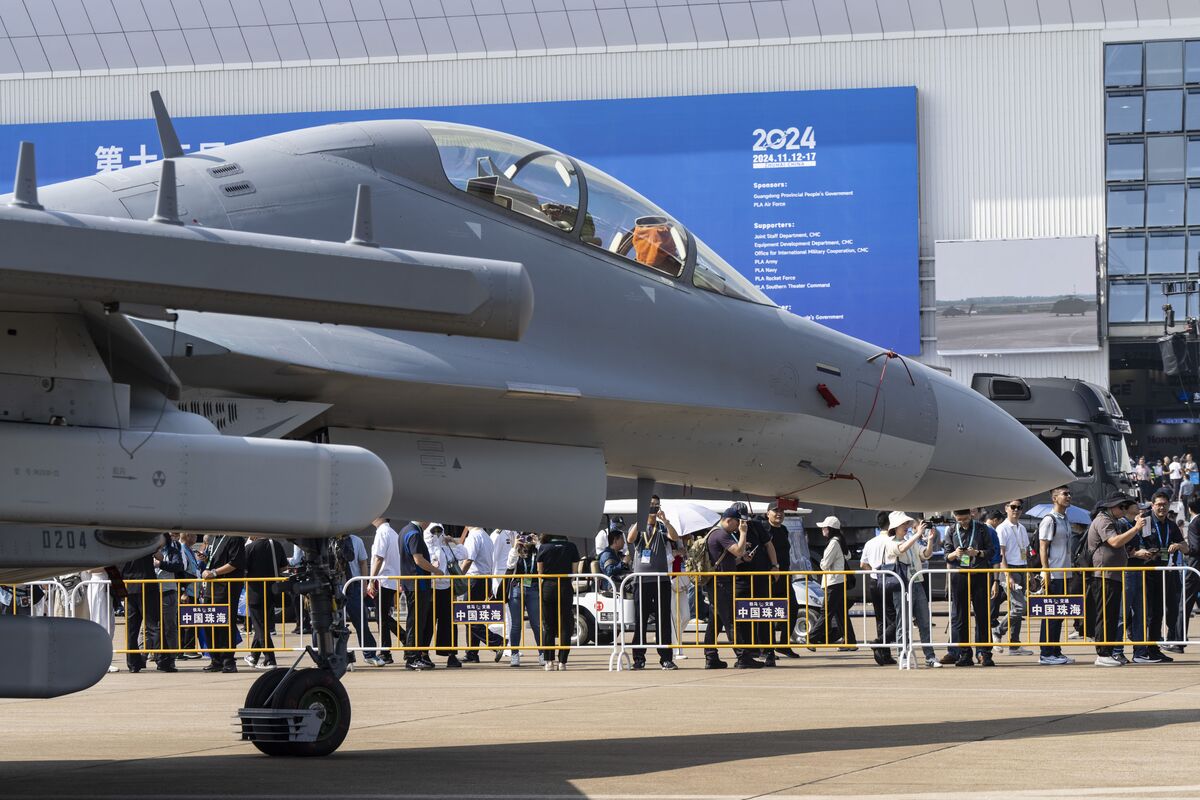 中国軍戦闘機、自衛隊機にレーダー照射－小泉防衛相「強く抗議