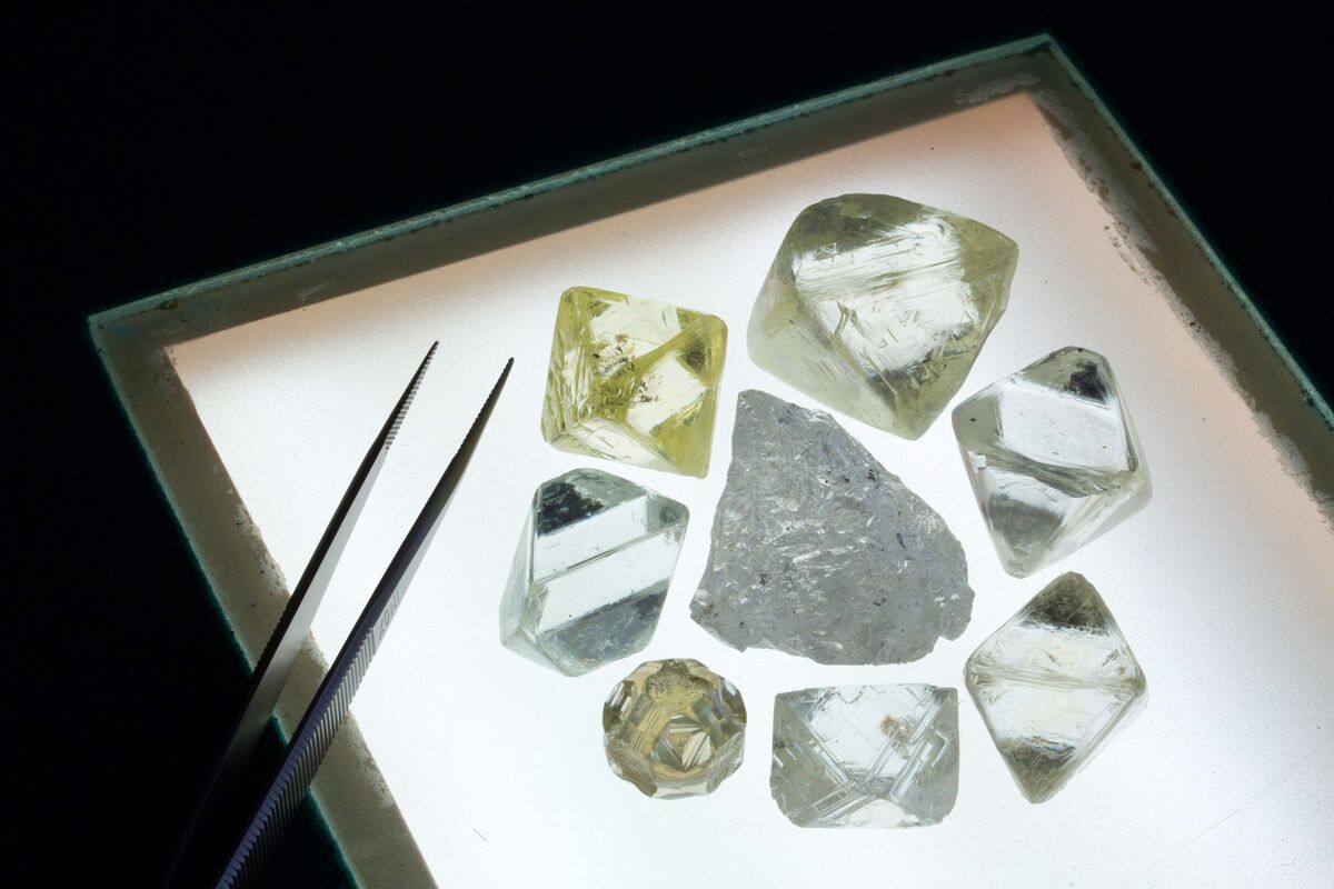 Russia's Secret Gem Sales Are Dividing the Diamond World - Bloomberg