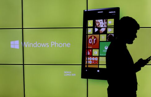 Nokia Lacking Five-Inch Screen on Lumia Threatens Revival