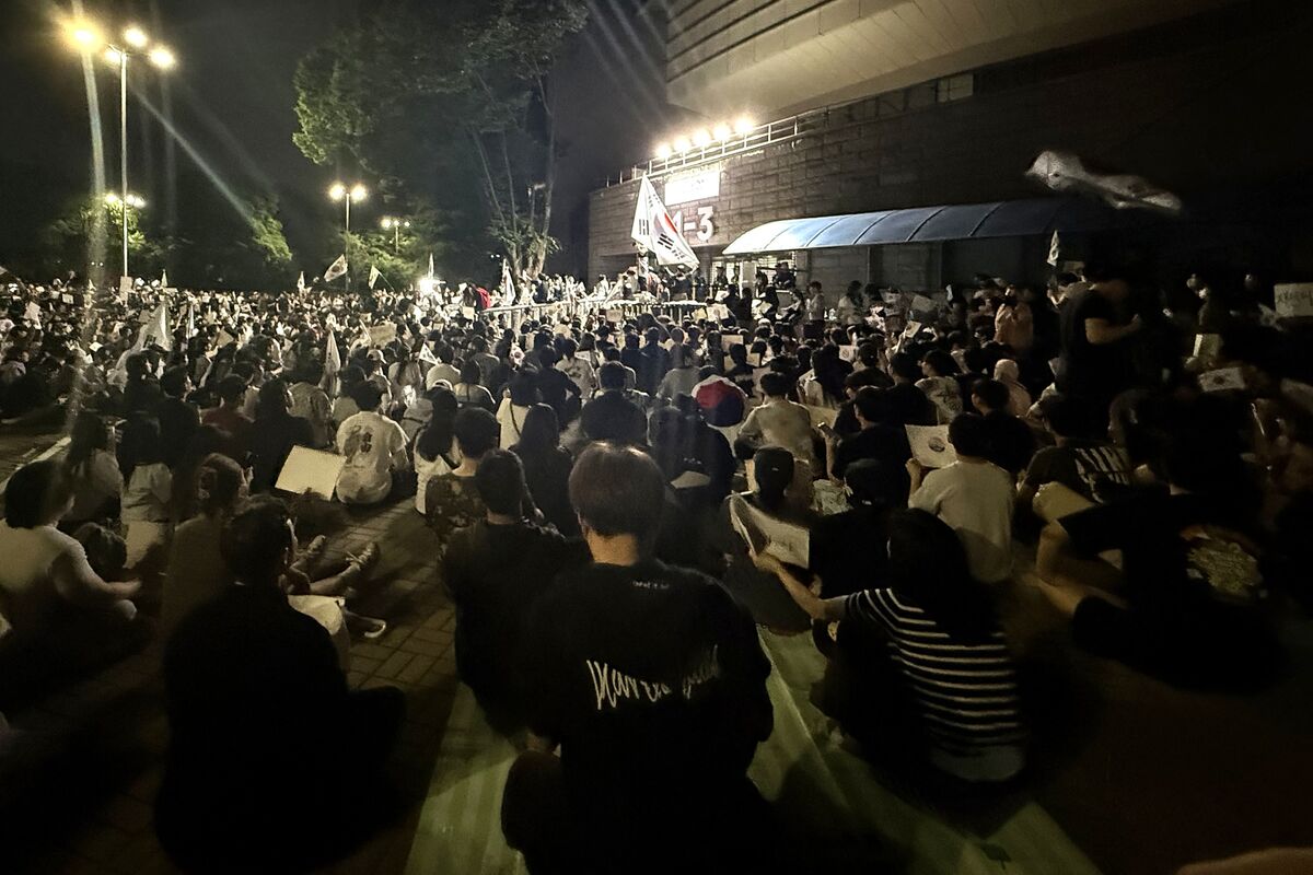 Seoul Protesters Demand Election Revote After Ballot Snafu