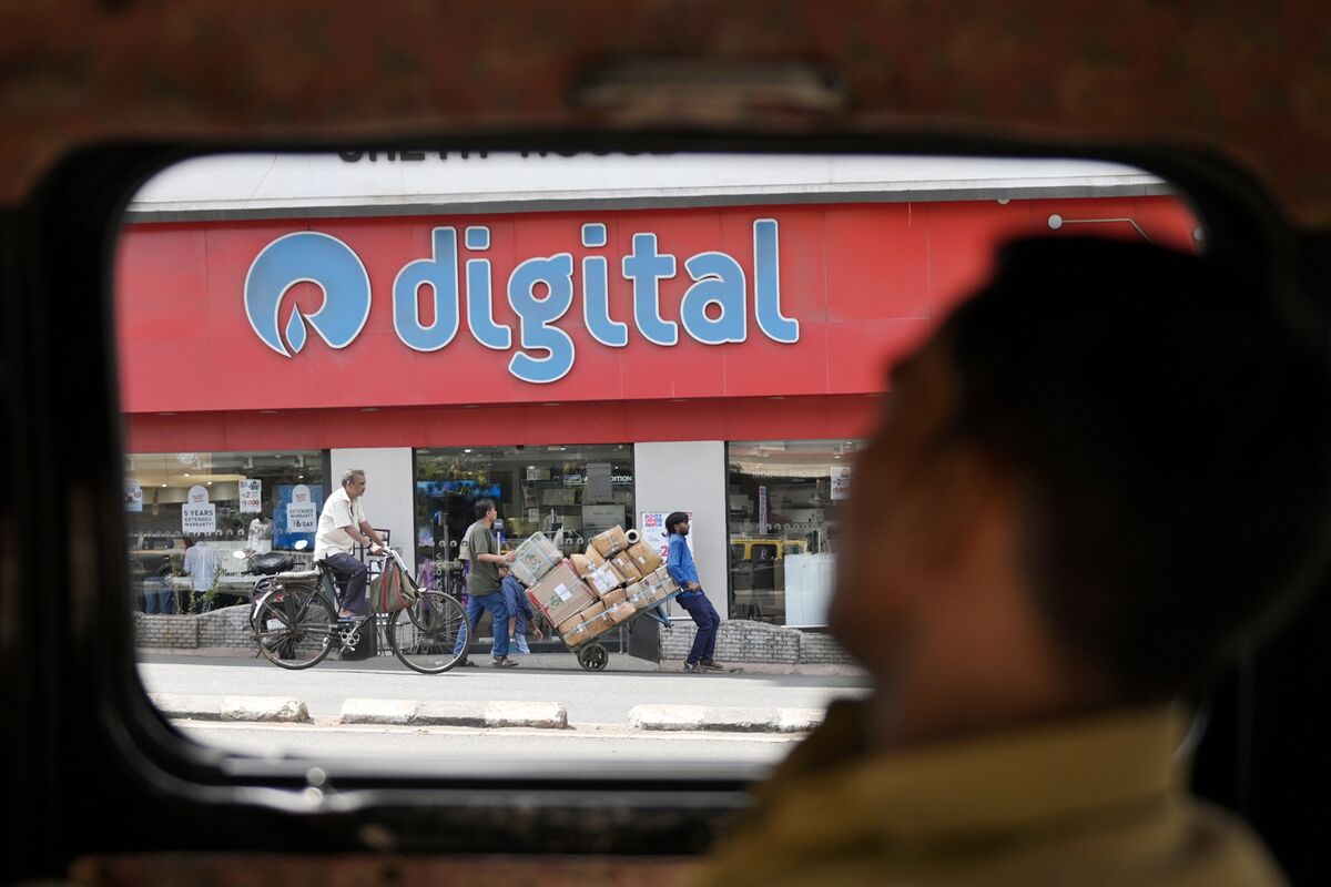 Reliance Founders Lift Stake by Most Since 2019 as Stock Slumps