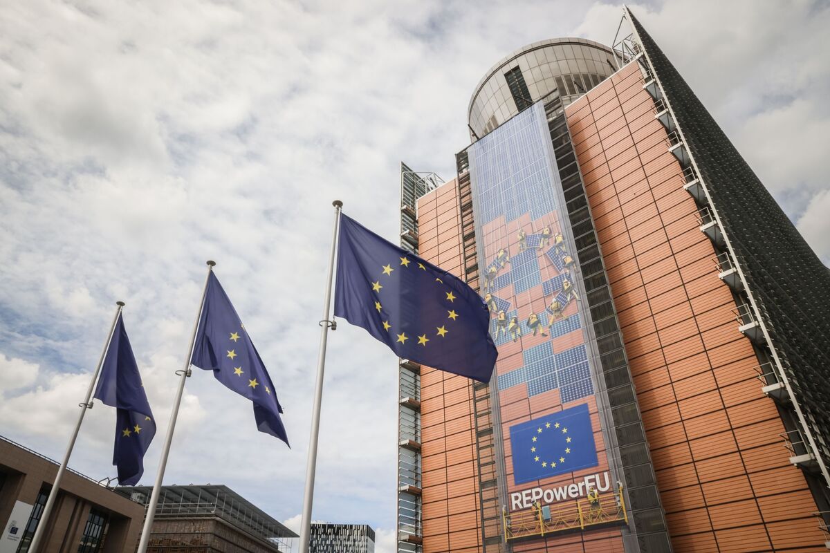 EU Braces for Fight Over Shielding €2.5 Trillion of Public Deals