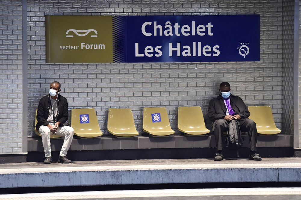 Paris Tests Face-Mask Recognition Software on Metro Riders