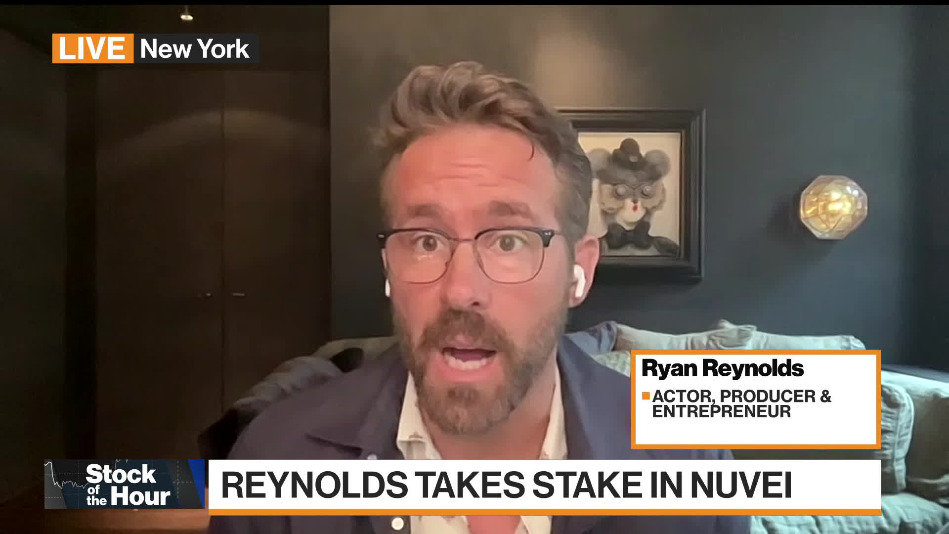 Ryan Reynolds Keeps a Bare Closet - The New York Times