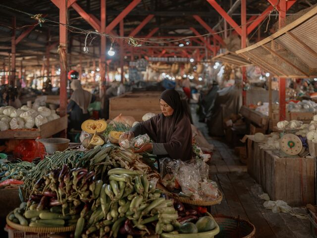 A traditional market along the Seruyan River in Kuala Pembuang, close to the Rimba Raya site. Communities are seeking a greater share of the benefits from local carbon projects.