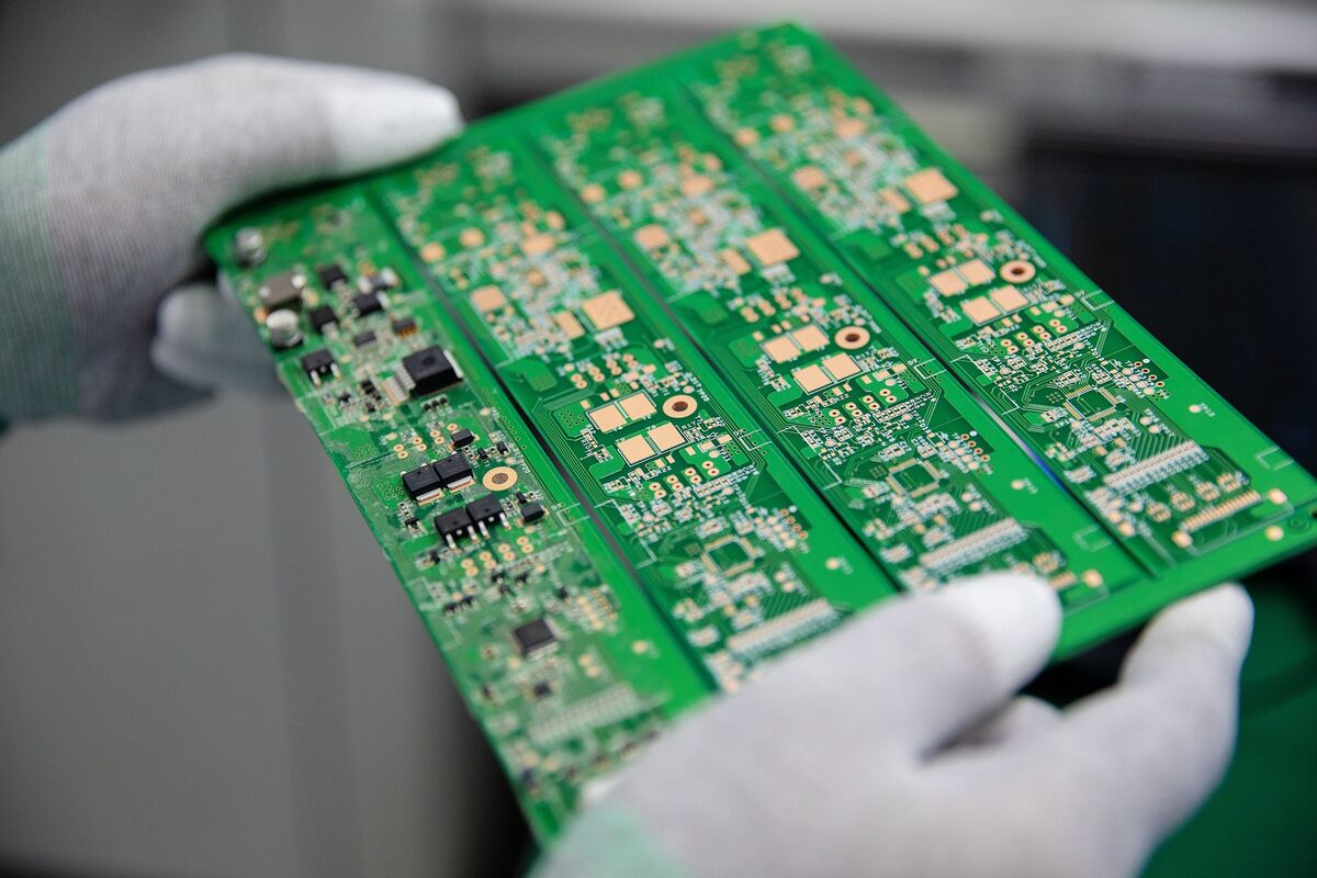 Delton Shares Gain 34% in HK Debut After $421 Million Listing