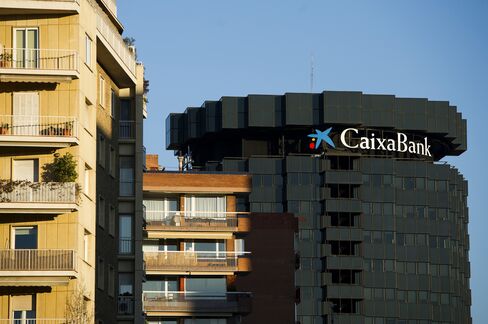 CaixaBank Weighs Sale of 10% of Slim’s Mexican Lender Inbursa