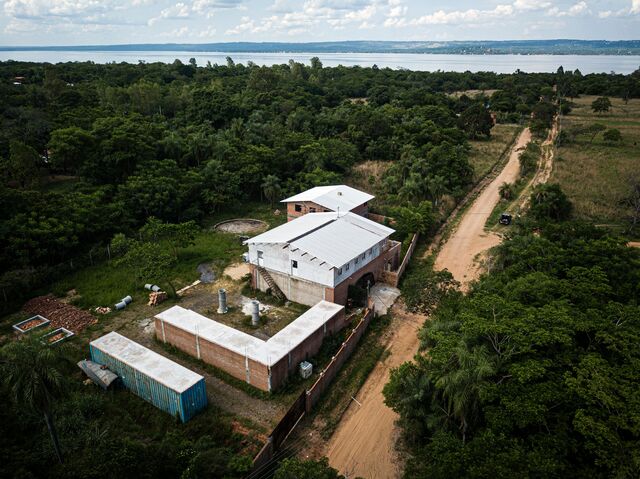 An aerial view of the von Bredow residence