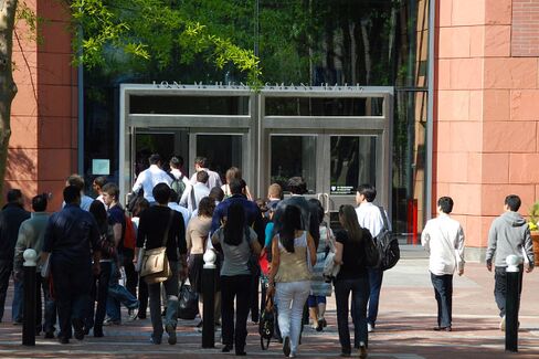 For MBA Applicants, the Campus Visit Is a Must