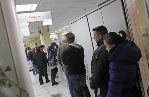 Greece’s Unemployment Reaches More Than Quarter of Workforce