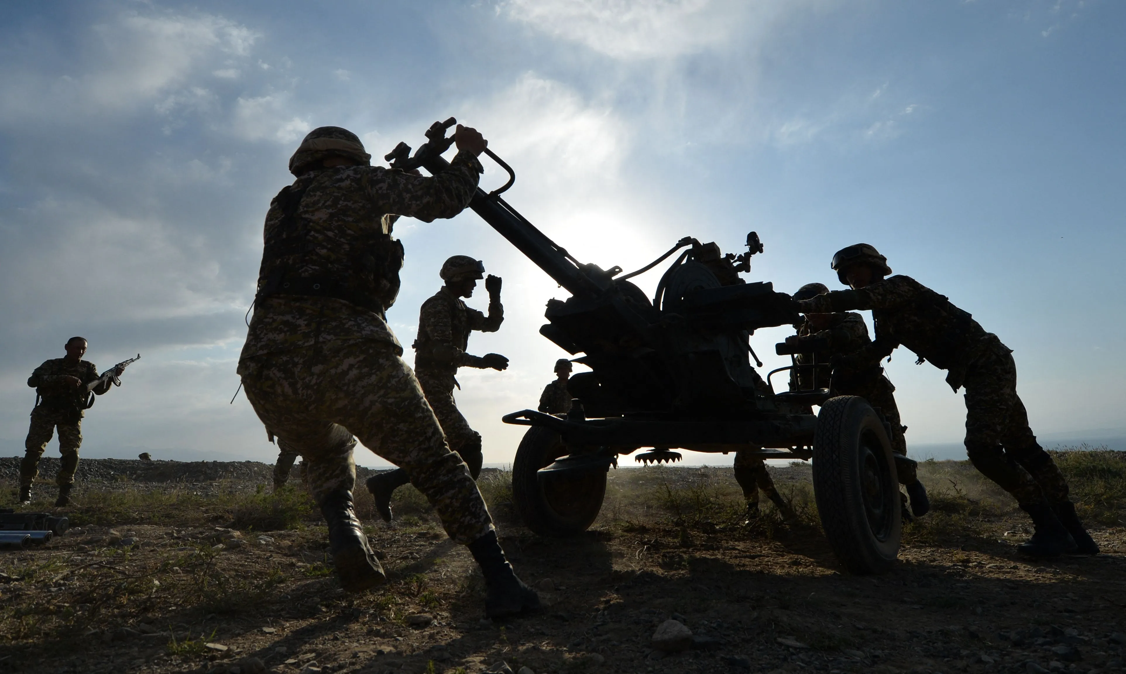 The military’s search for manpower is intensifying a labor shortage in Russia’s economy that’s forcing businesses to hike salaries to compete.&nbsp;
