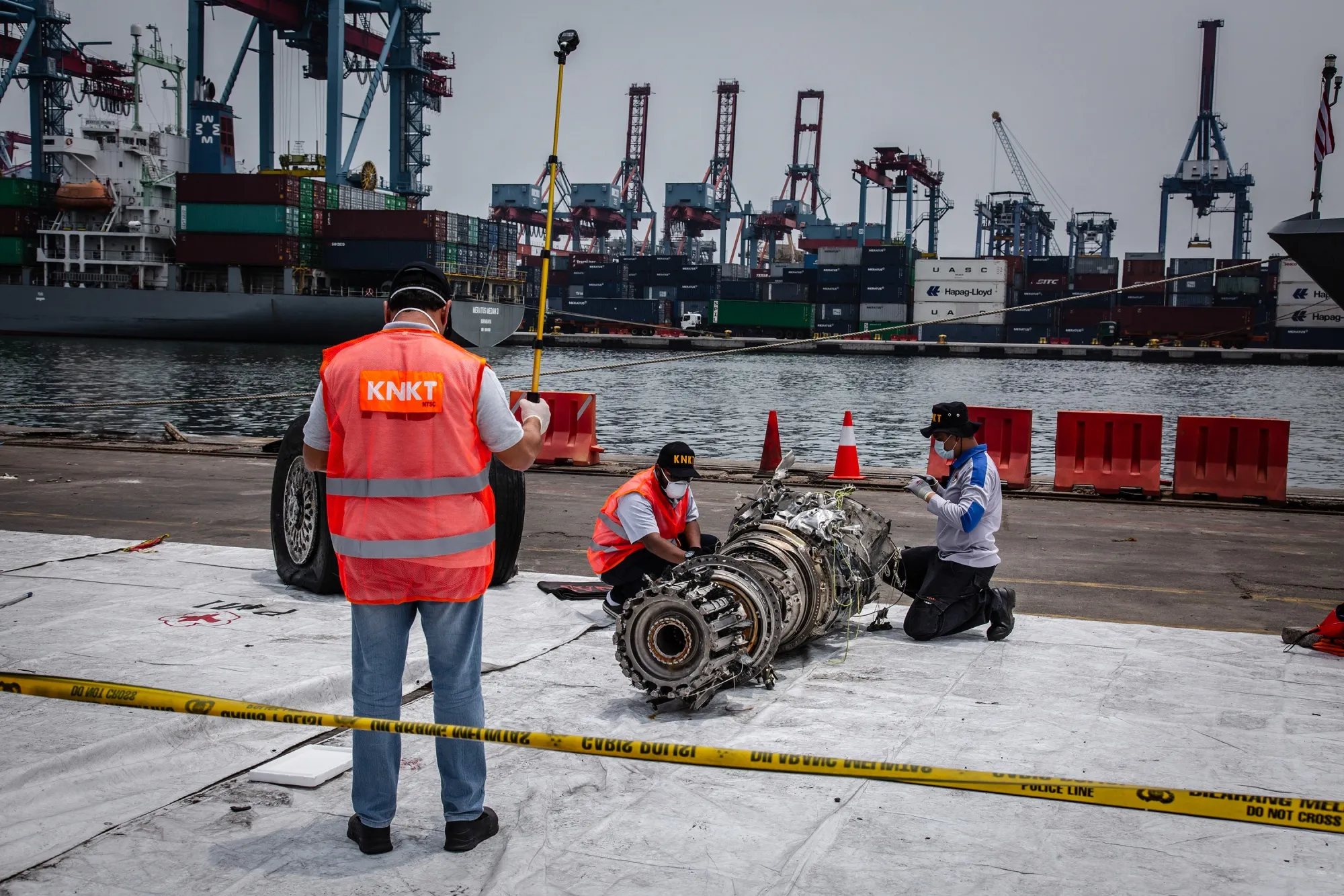 Indonesian investigators inspect the wreckage of an engine from Lion Air Flight JT 610 recovered from the sea&nbsp;in Jakarta, Indonesia,&nbsp;in 2018.