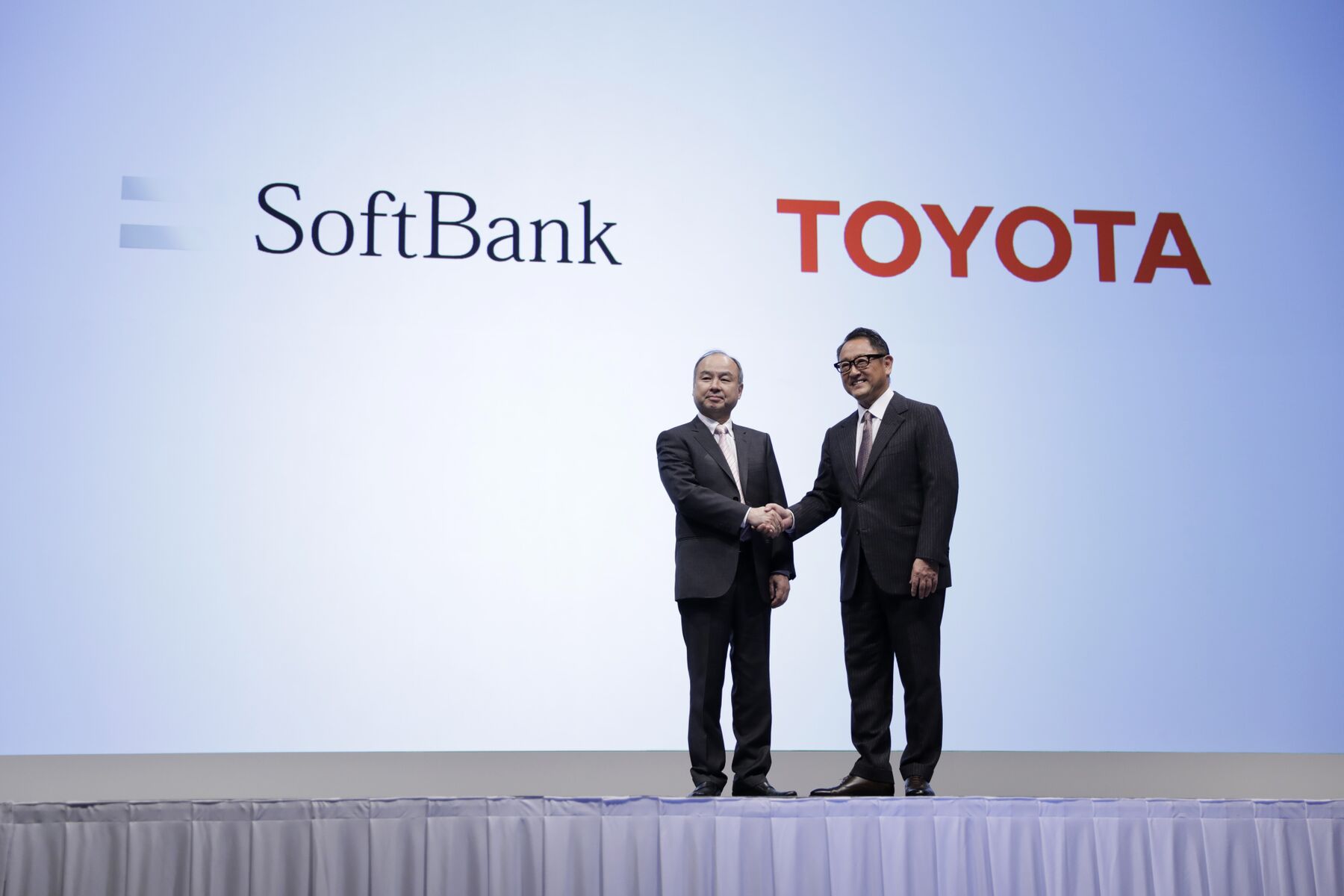 SoftBank, Toyota Team Up On Ride-Hailing, Self-Driving Cars - Bloomberg