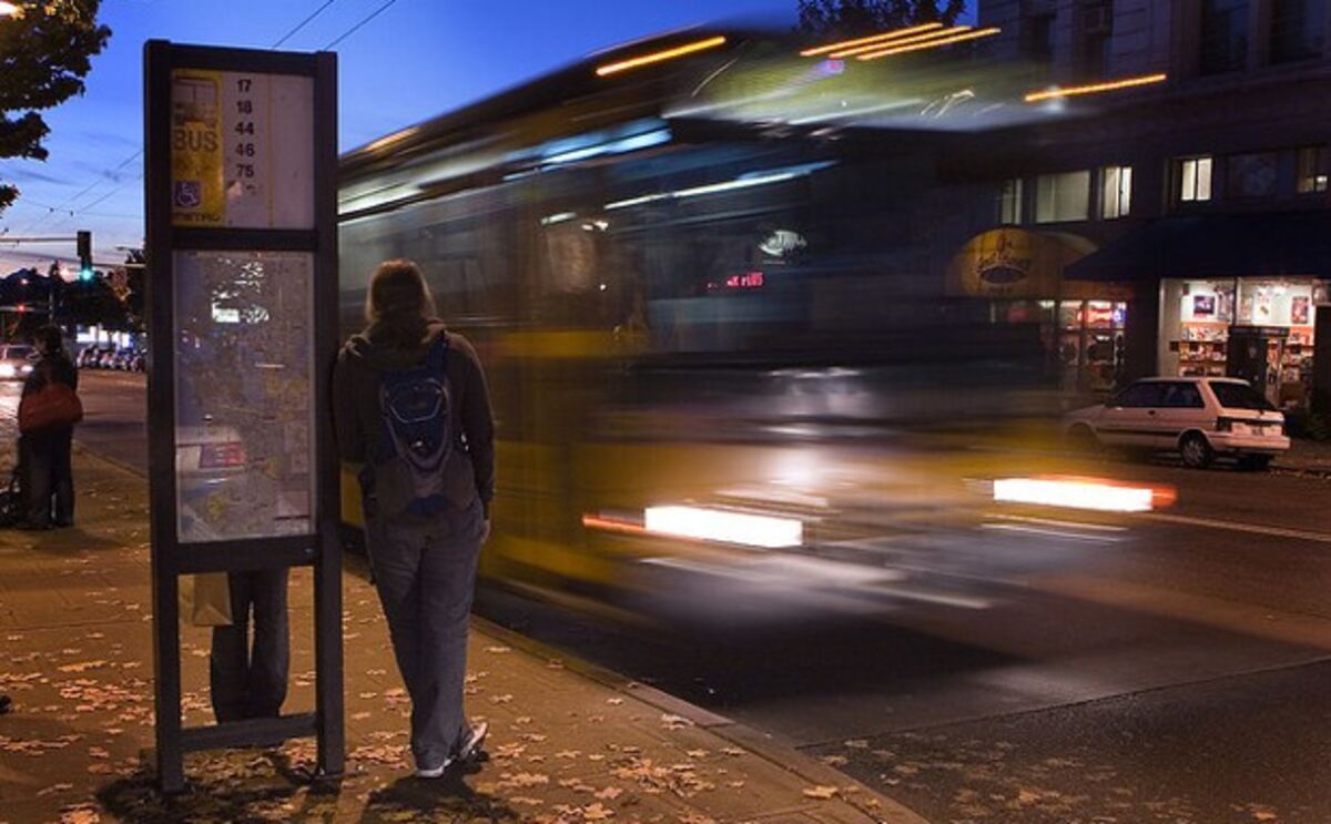 How to Make Waiting for the Bus Feel Much, Much Shorter - Bloomberg