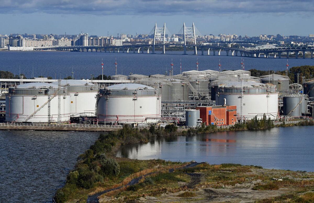 Russia’s Oil Revenue Falls by Fifth on Weak Crude Prices, Strong Ruble