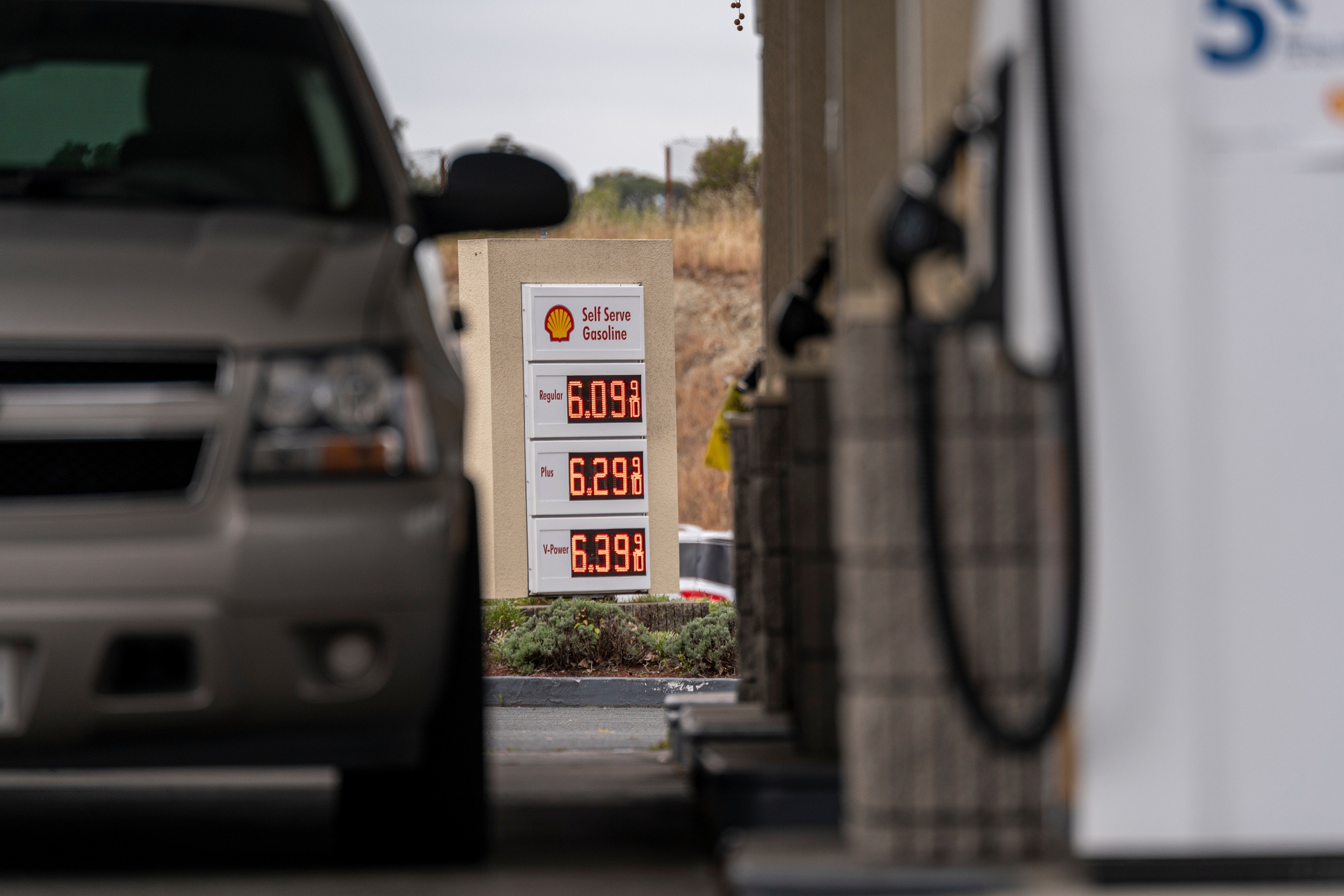 Gas prices at a Shell station in Hercules, California, March 29, 2022.&nbsp;