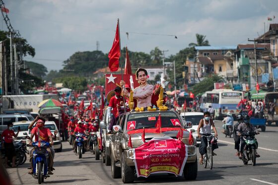 Myanmar Counts Votes With Suu Kyi’s Party Favored to Win