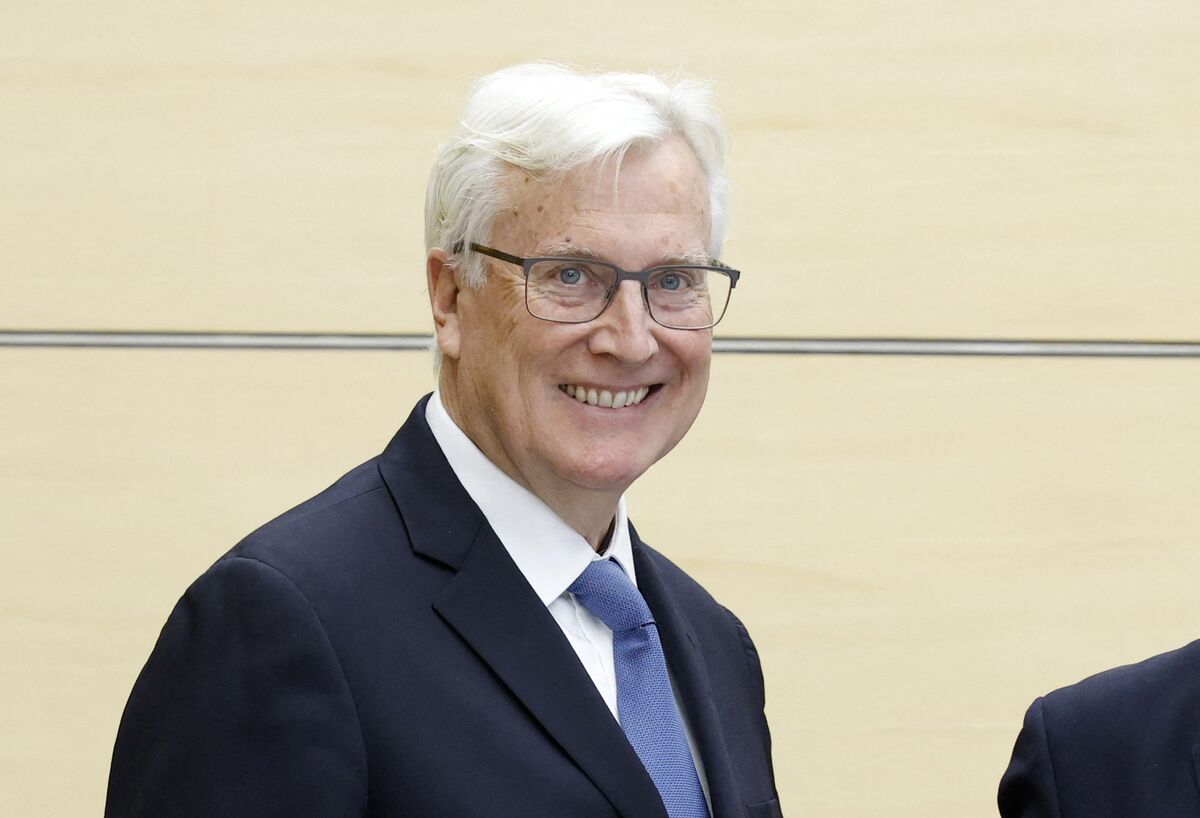 Mark Walter’s Insurers Borrowed From Home Loan Bank While Lending to Affiliates