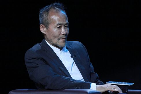 Vanke Chairman Wang Shi Endorses 8848 Titanium Alloy Smartphone In Beijing