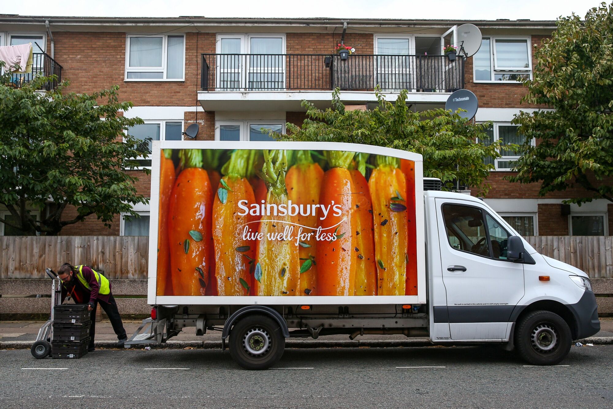Sainsbury’s Gives Pay Rise, Offers Free Food to CashStrapped Workers