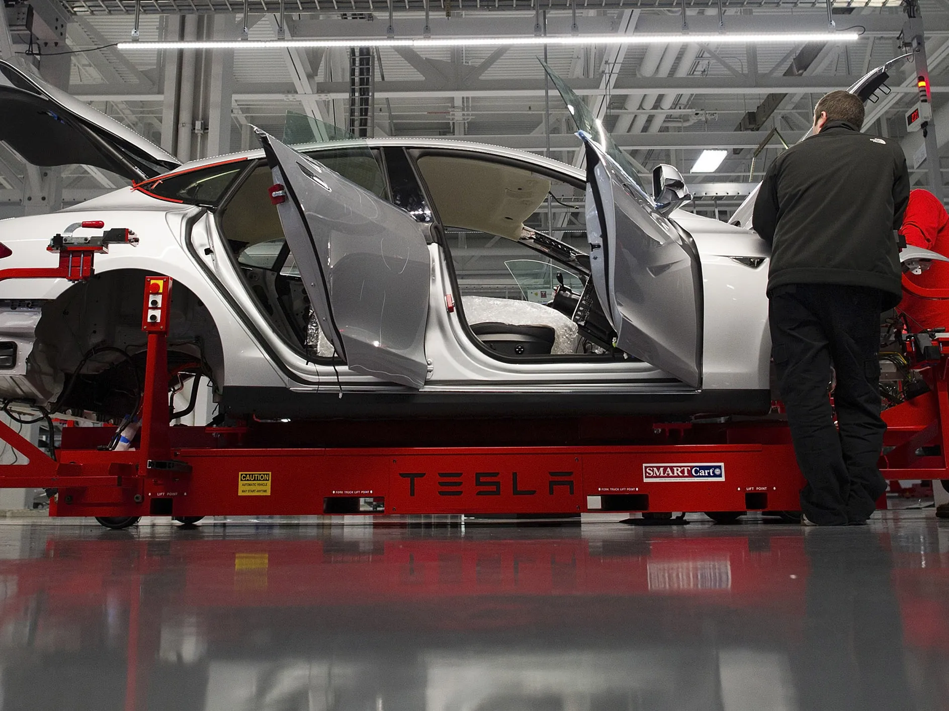 Tesla Low-Cost Plant Ready To Make High-End Battery Sedan