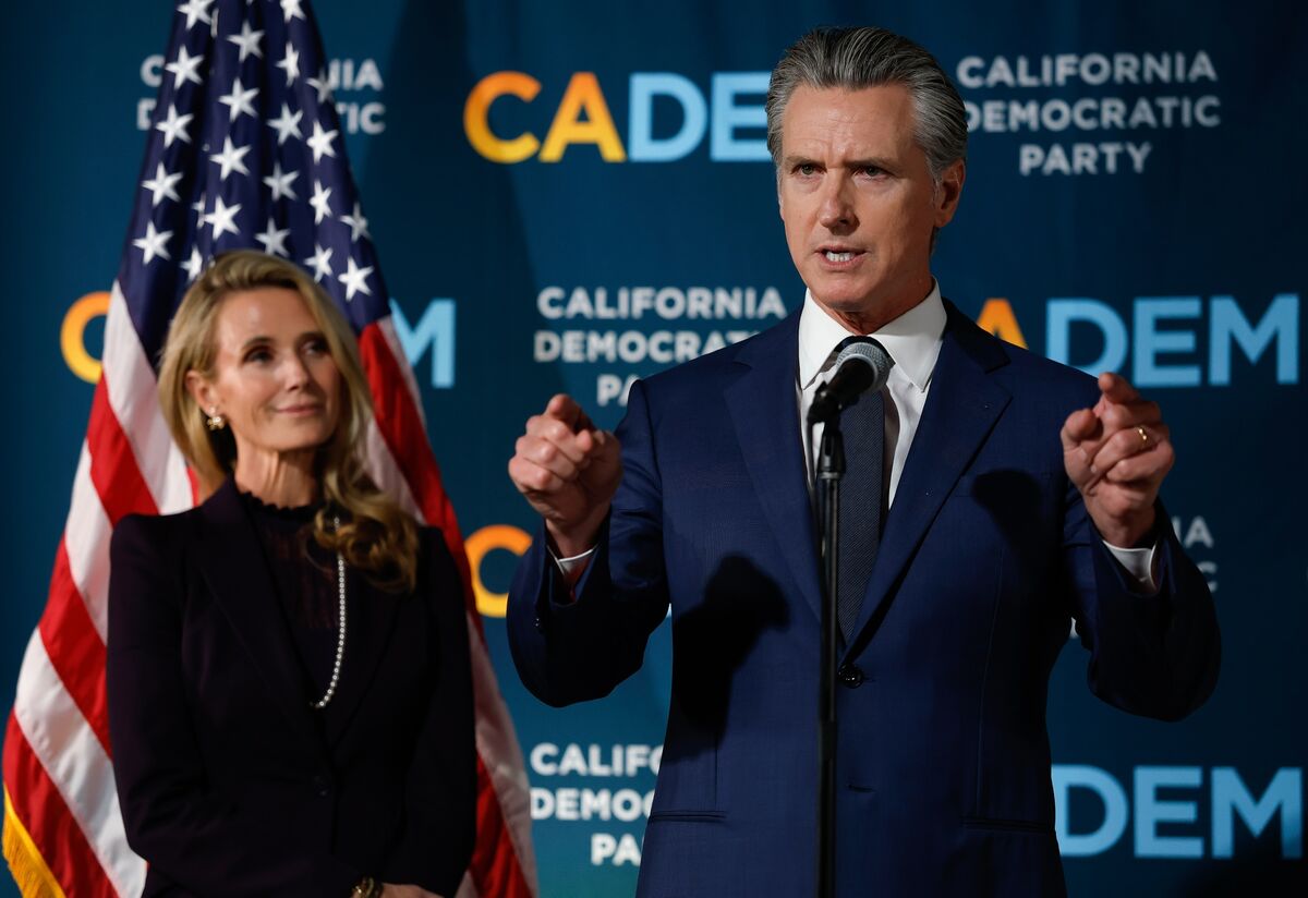 Texas, California Usher in the Era of 'Perpetual Redistricting' - Bloomberg