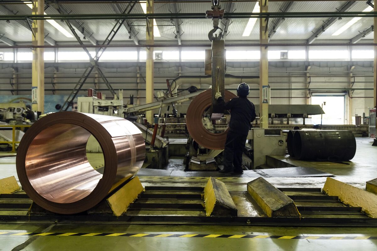 Copper Slumps in London as Trump Threatens New China Tariffs
