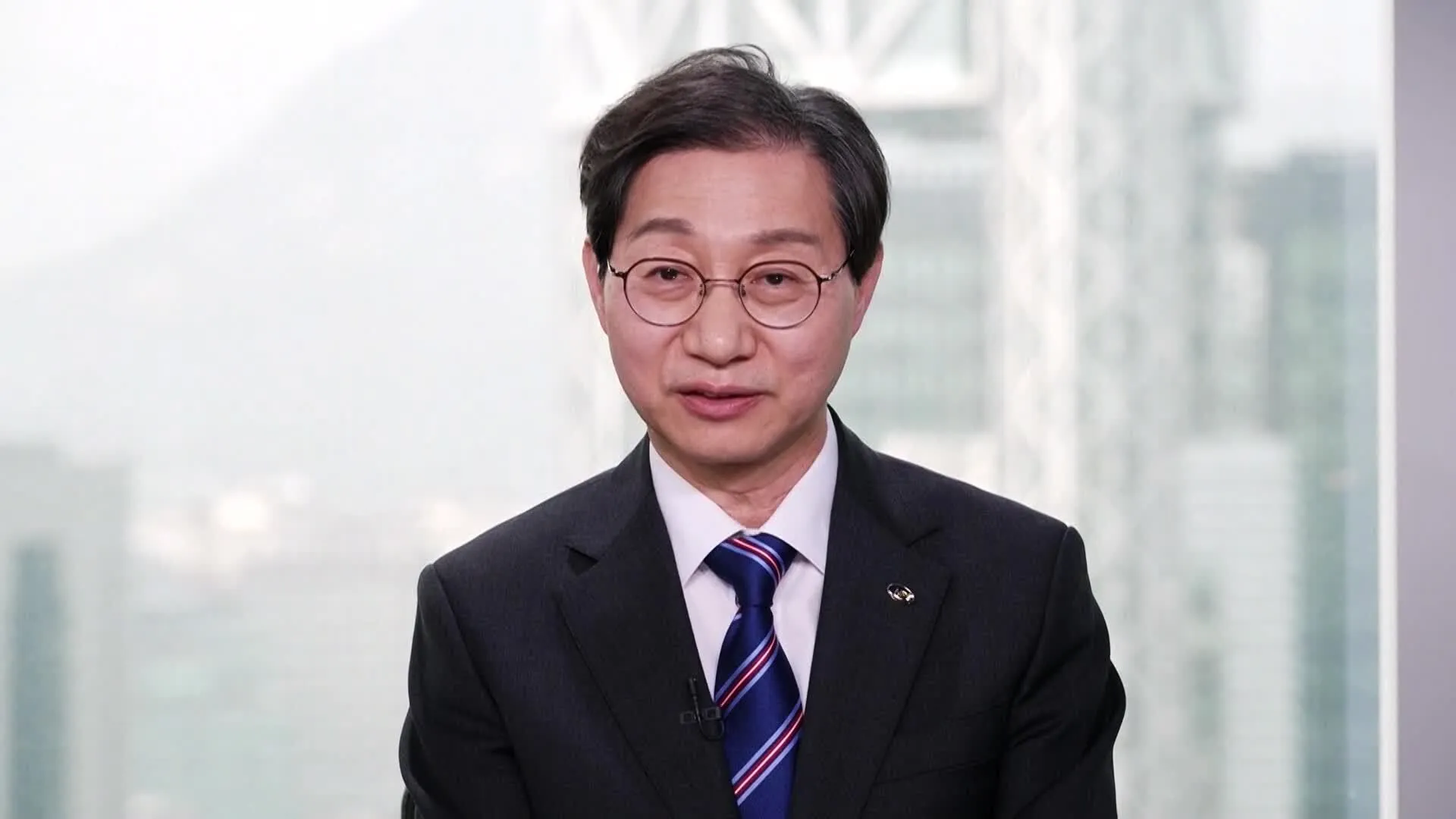 Won Fall May Prompt Action, Korea’s $1 Trillion Pension CEO Says