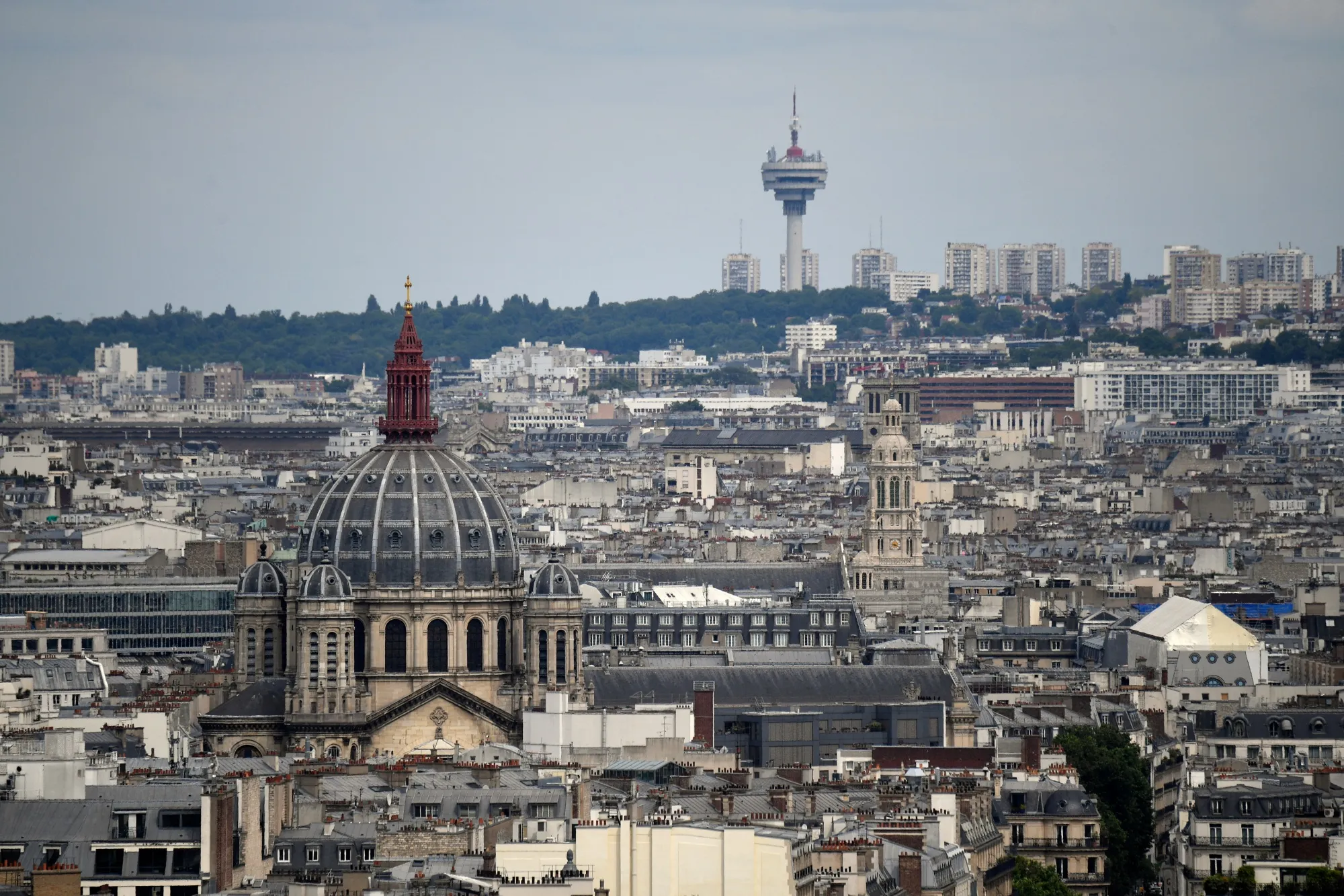 The TDF hertzian communication tower on the skyline&nbsp;in Paris.