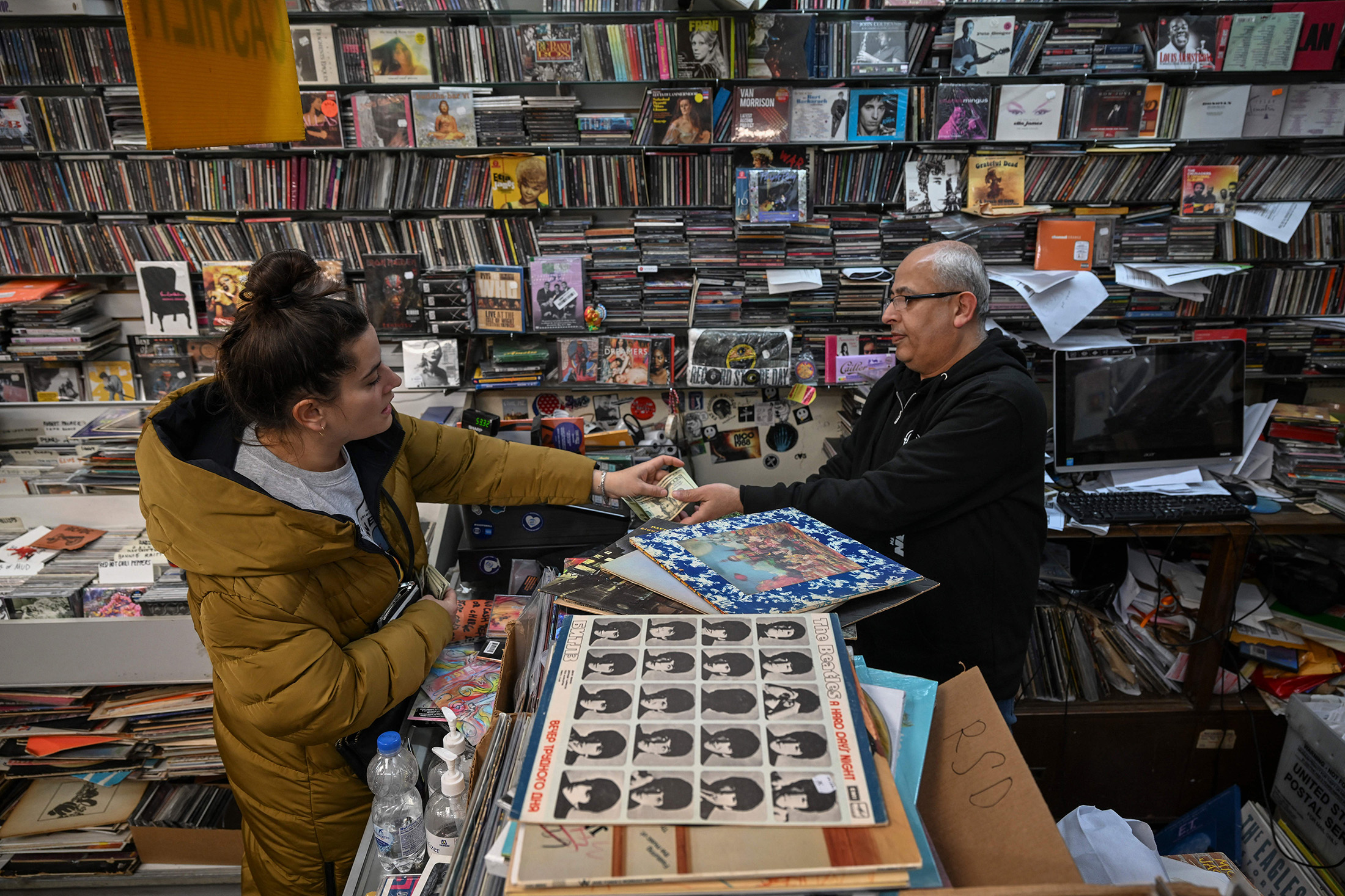 Vinyl sales rise as teenagers forego streaming – The Howler