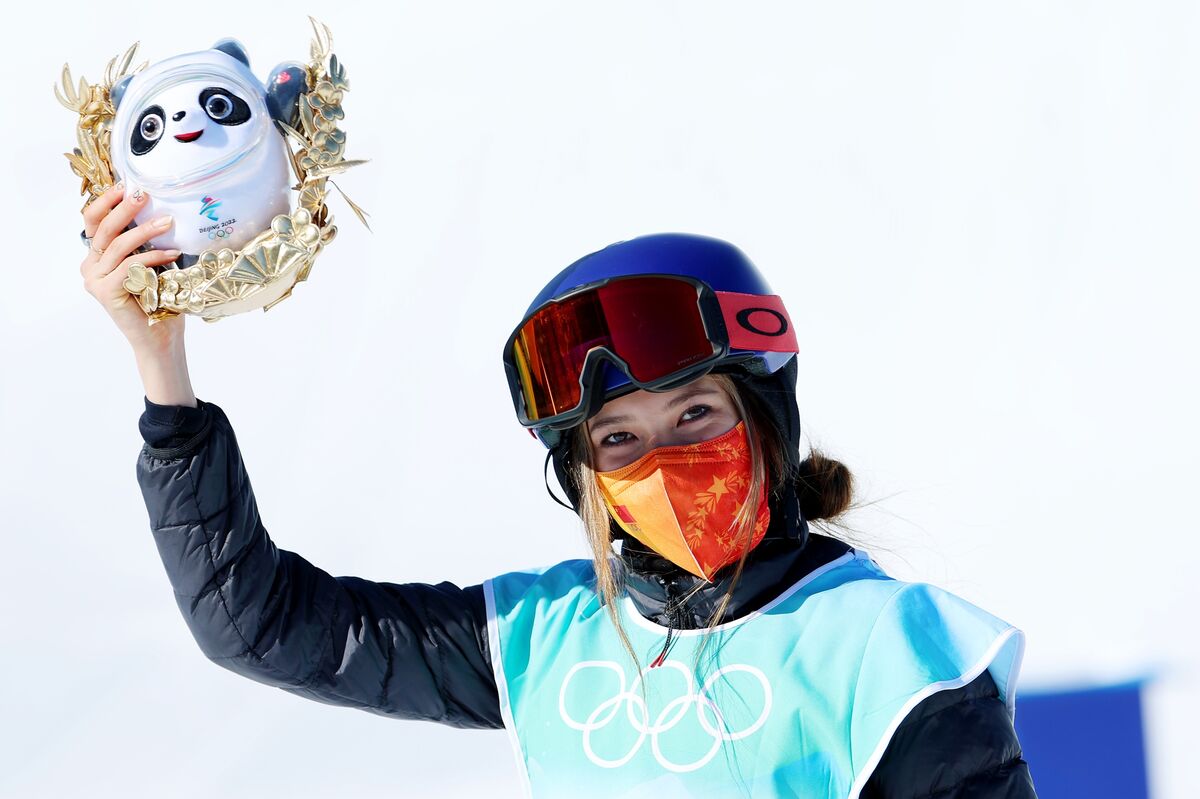 US-born Freeskier Eileen Gu Wins Olympic Gold for China After Nailing 1620  - Bloomberg