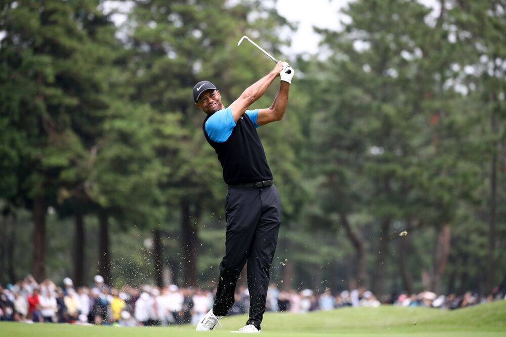 Tiger Woods 3 Strokes Ahead At Zozo Championship Bloomberg