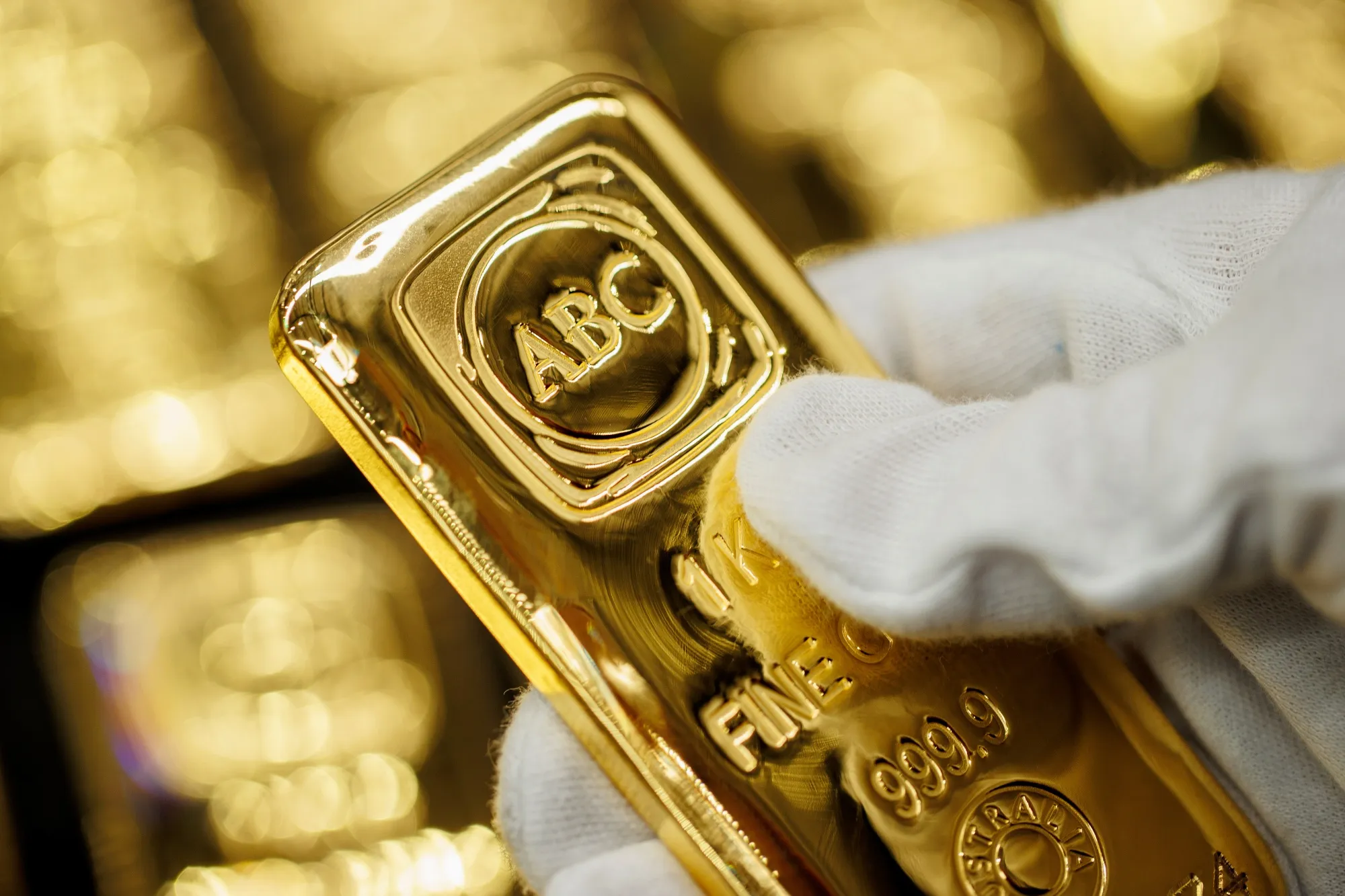 A one kilogram gold bar.