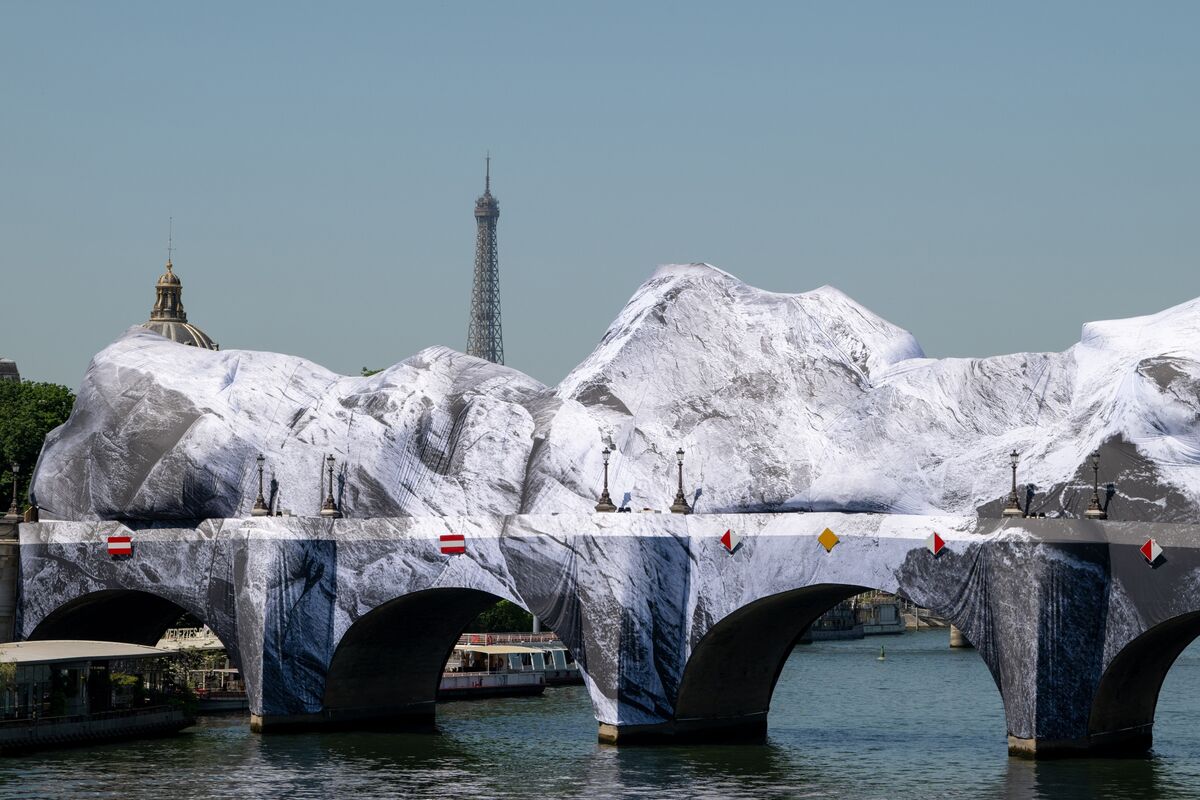France’s Economy Unexpectedly Contracted in Early 2026