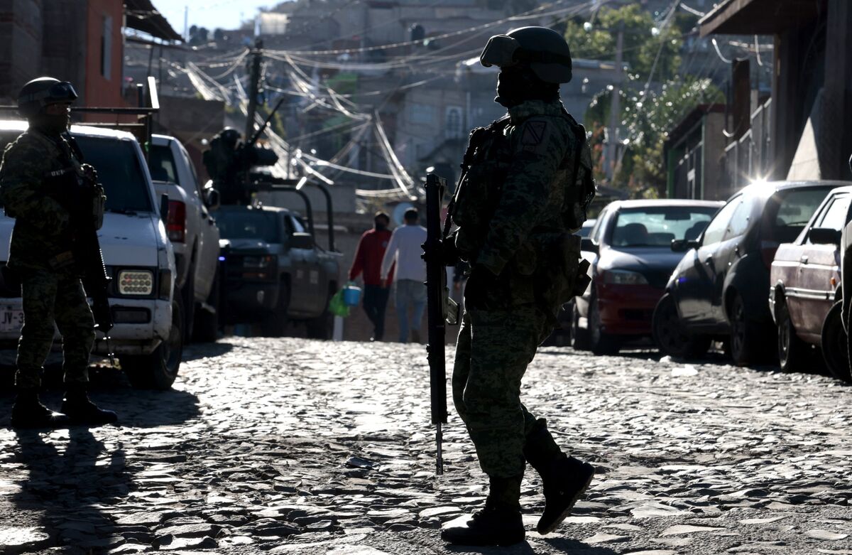 Over 4,000 residents flee a town in southern Mexico after armed gangs ...